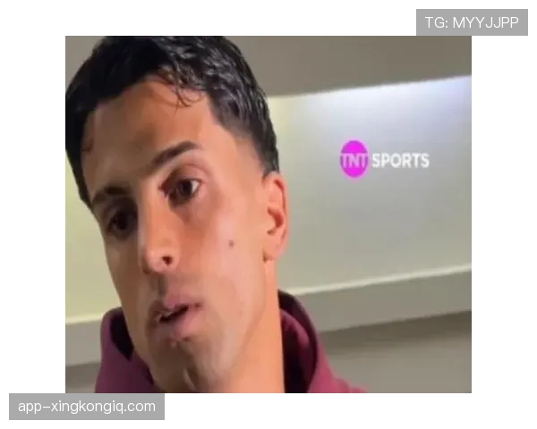 拉拽球衣算犯规吗？裁判如何判定这一隐蔽动作