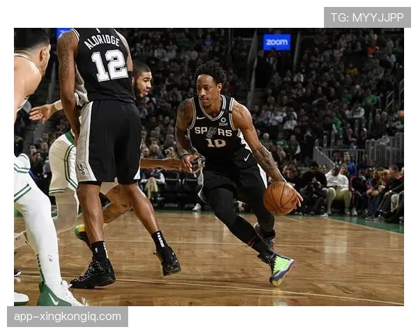 怀特背身单打效率提升明显 拉开与队友关键时刻表现差距